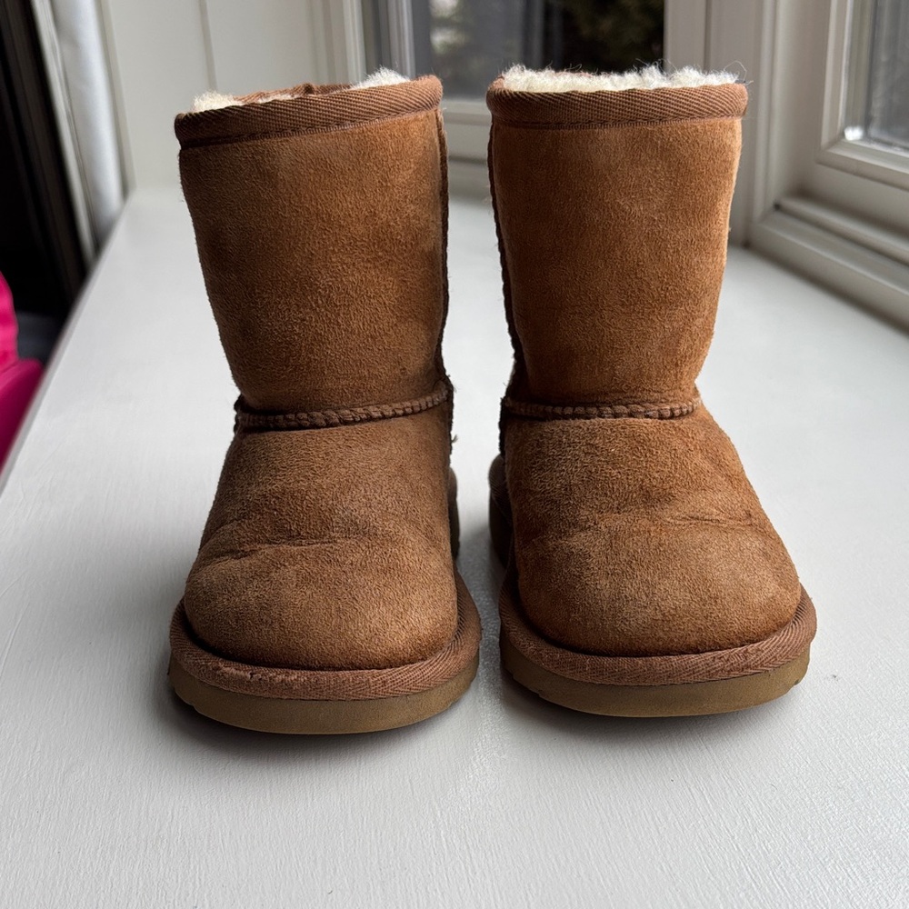 UGG Kids Boots in Chestnut Brown